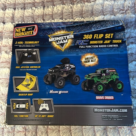 Monster Jam, Official Grave Digger Remote Control Monster Truck - Picture 2 of 2